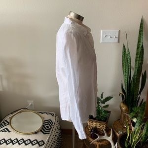 GAP Tops - NWT • white button down collared gap blouse GAP Tops - NWT • white button down collared gap blouse